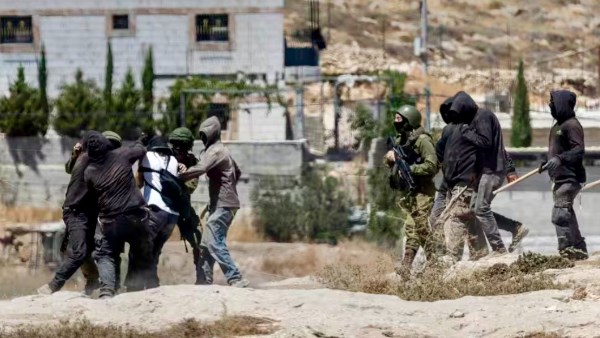 إعلام فرنسي: مستوطنون إسرائيليون يعتدون على صحفيين من وكالة فرانس برس في الضفة الغربية