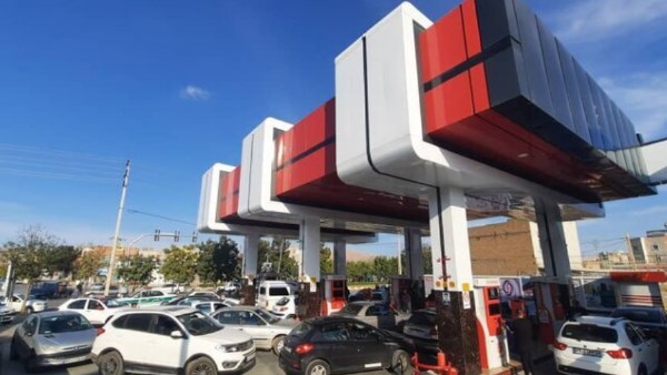 بلومبرج: تفاقم أزمة نقص الوقود في إيران نتيجة الحرب والضغوط الأمريكية
