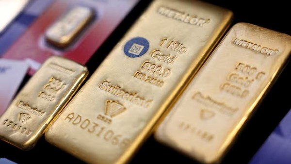 الذهب يتراجع بعد بلوغه أعلى مستوى في أكثر من 3 أشهر