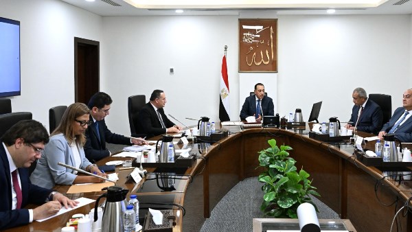 رئيس الوزراء يتابع جهود تطوير منظومة عمل الطلاب الوافدين