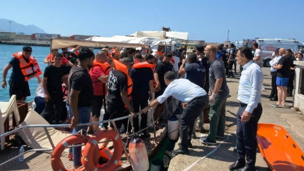 مصرع 7 أشخاص وفقدان 23 آخرين إثر انقلاب عبارة قبالة سواحل قبرص