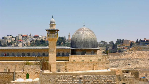 بن غفير يقتحم المسجد الأقصى ويؤدي طقوسا تلمودية تحت حماية شرطة الاحتلال