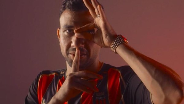 لاعب مختلف.. مدرب الرياض عن تريزيجيه: جلبنا نجما بخبرة كبيرة ومهارة عالية