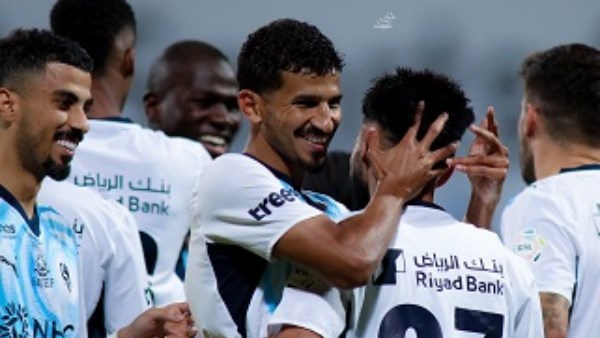 الهلال يواصل تألقه في دوري روشن بثلاثية أمام الفيحاء