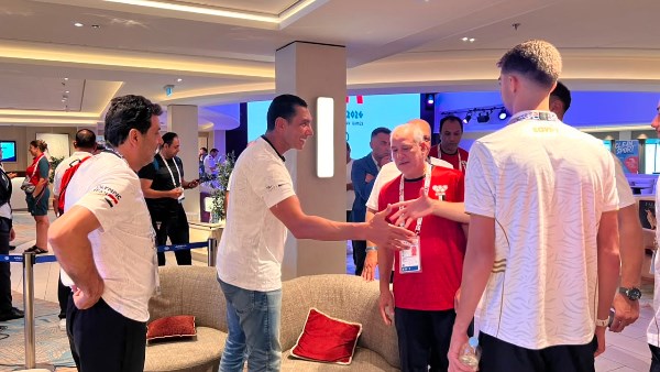 جوهر نييل يلتقي البعثة المصرية في دورة ألعاب البحر المتوسط بتارانتو لدعم الأبطال قبل منافساتهم