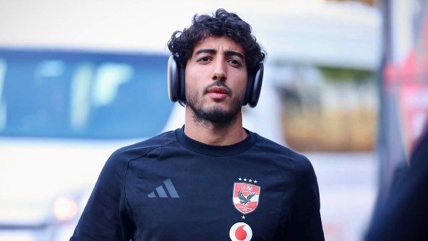 وصول لاعبي الأهلي إلى استاد القاهرة استعدادًا لمواجهة إنبي الشرقية .. صور