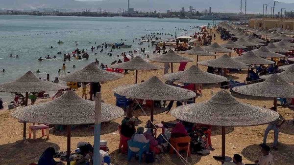 بـ5 جنيهات فقط.. إقبال كبير على شاطئ السوايسة ومصيف اليوم الواحد