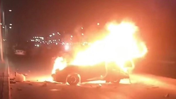 بسبب صلاة الفجر.. دقائق داخل المسجد تنقذ شابا من التفحم في حادث مروع بالسويس