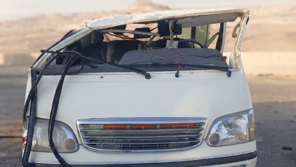 إصابة 11 شخصا في انقلاب ميكروباص بطريق العين السخنة