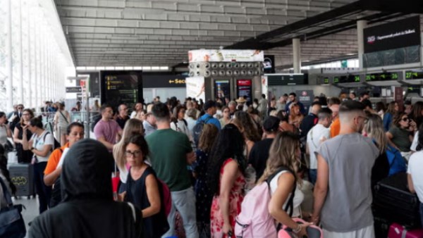 إيطاليا.. فوضى في حركة السفر بسبب رماد جبل إتنا