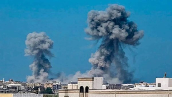ميليشيا الحوثي تستهدف مواقع مدنية جنوبي تعز والمخا