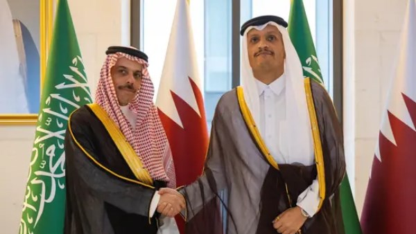 السعودية وقطر تبحثان الجهود الدبلوماسية الرامية إلى خفض التصعيد وتعزيز الأمن بالمنطقة