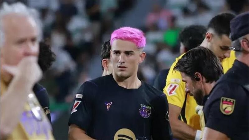جافي يصل المدينة الرياضية ببرشلونة لإجراء فحوصات طبية بعد إصابته أمام إلتشي (فيديو)