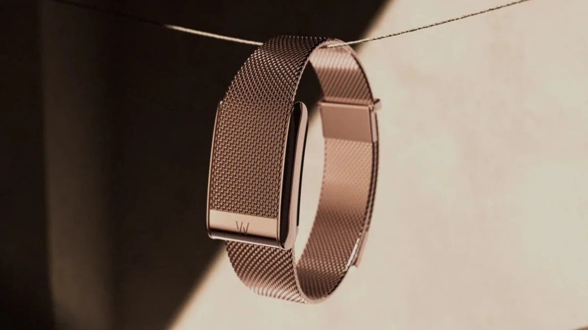 بـ 149 دولاراً.. سوار “Whoop” الفاخر أغلى من جهاز Fitbit Air كامل من “غوغل”