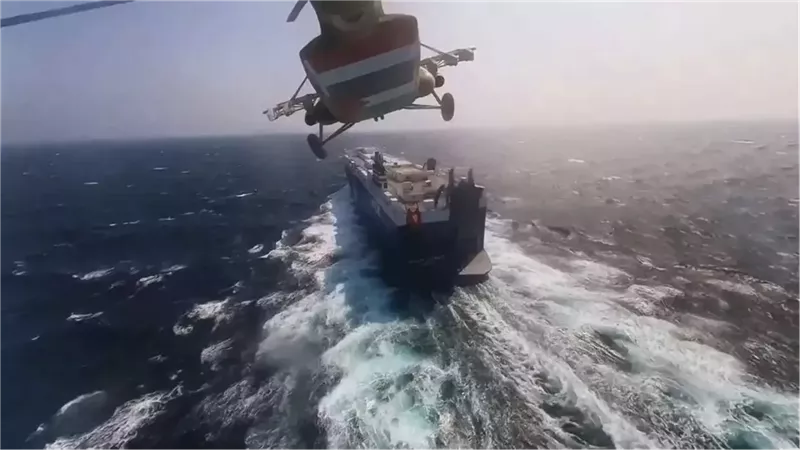 الجيش اليمني يعلن تدمير 3 زوارق للحوثيين محملة بالمتفجرات في البحر الأحمر