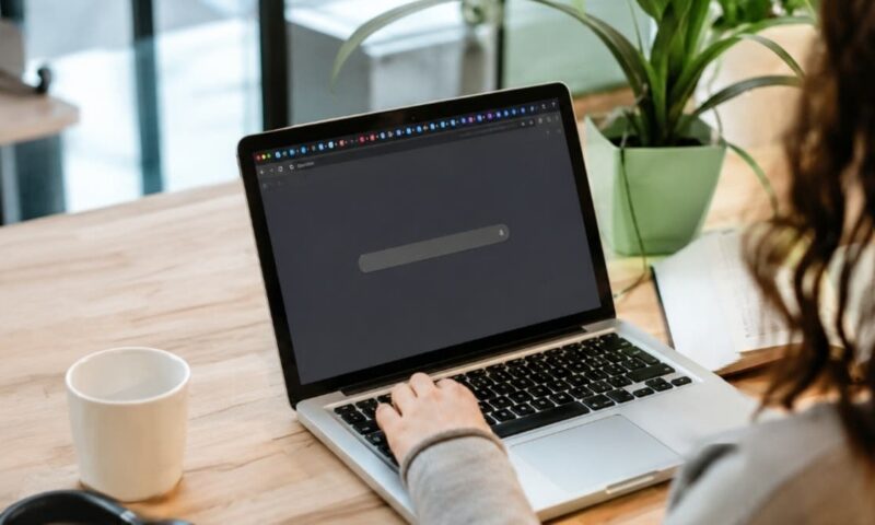 هل كثرة التبويبات المفتوحة تبطئ المتصفح؟ إليك الحقيقة