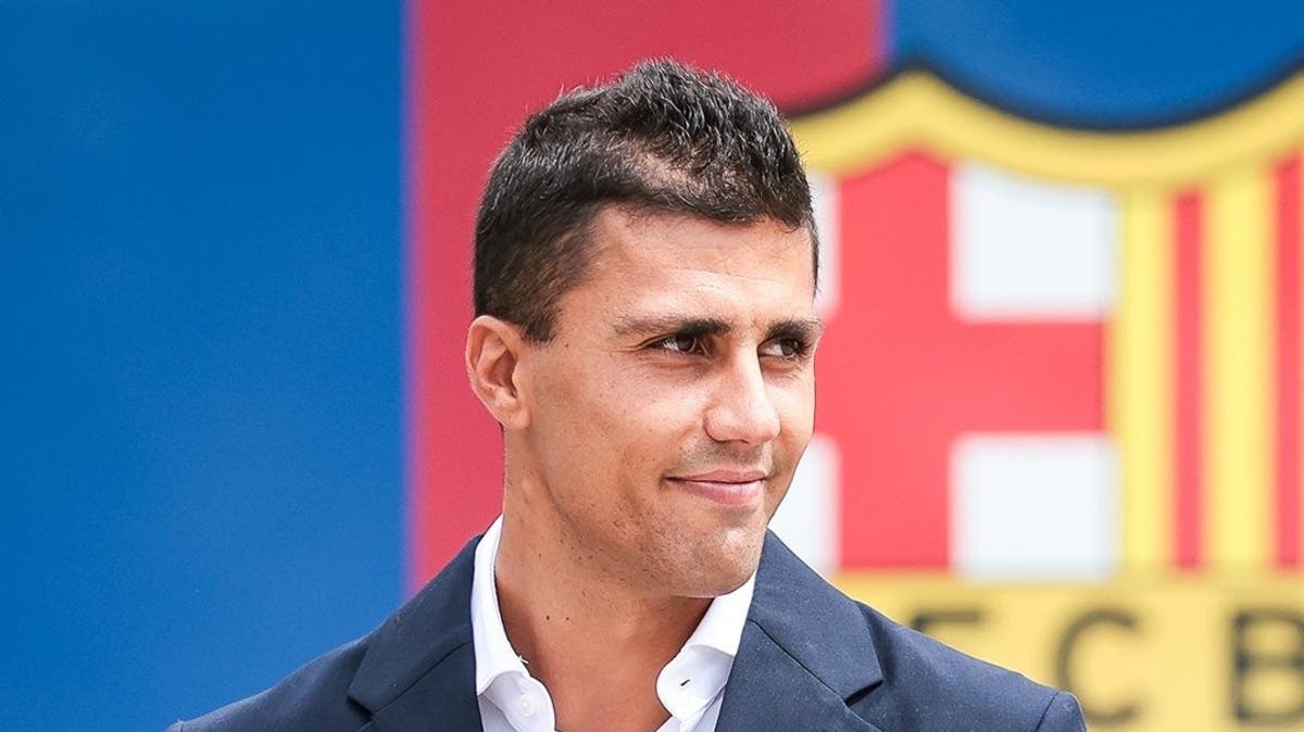 رودري يكتفي بارتداء قميص برشلونة أمام الأهلي المصري