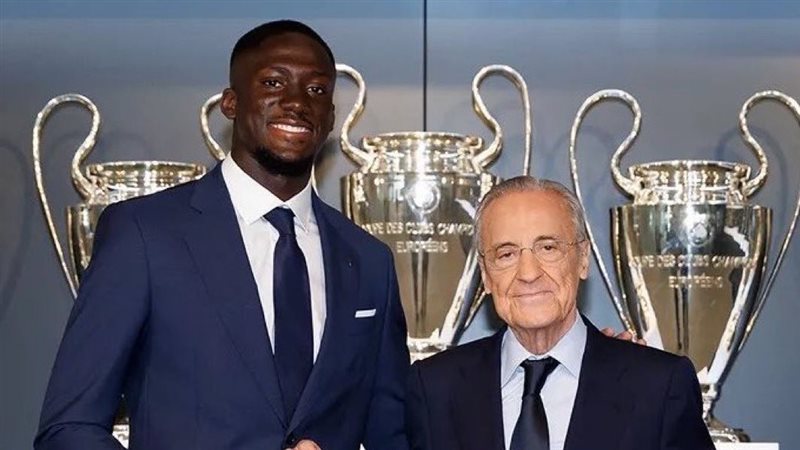 ريال مدريد يقدم مدافعه كوناتي ويمنحه الرقم 16
