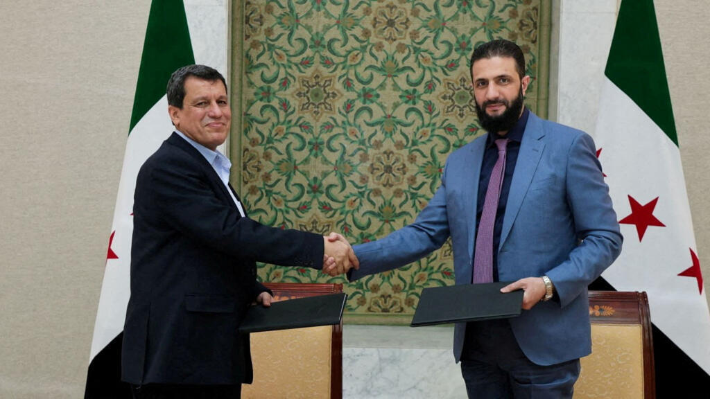 قائد قوات سوريا الديمقراطية يعلن إنجاز دمج المؤسسات الكردية في إطار الدولة السورية