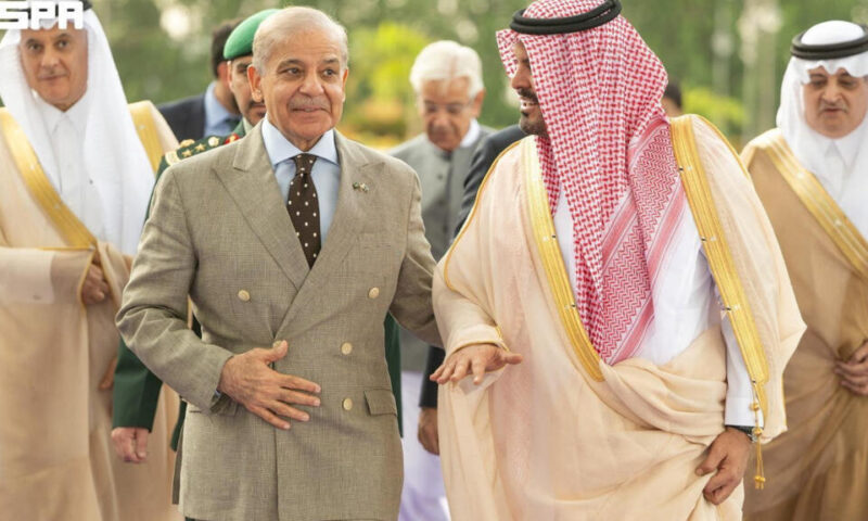 اتفاقية دفاعية مرتقبة بين السعودية وتركيا وباكستان وسط توترات إقليمية
