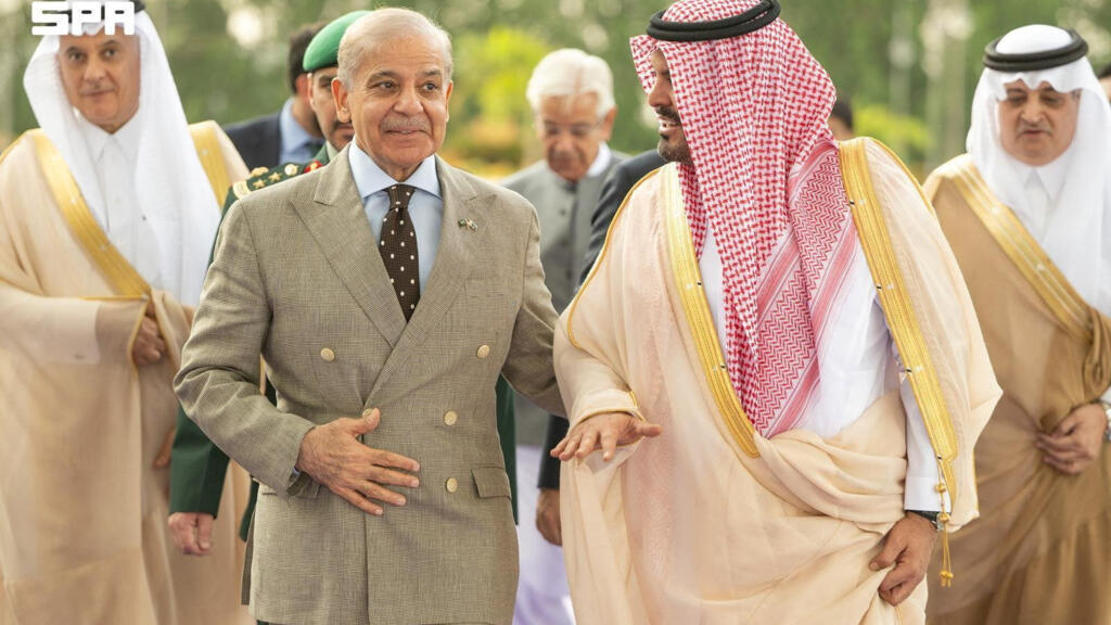 اتفاقية دفاعية مرتقبة بين السعودية وتركيا وباكستان وسط توترات إقليمية