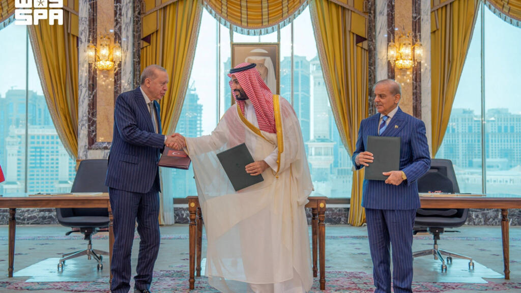 السعودية وتركيا تؤكدان أن الاتفاقية مع باكستان لا تستهدف دول المنطقة وليست مرتبطة بمساعٍ نووية