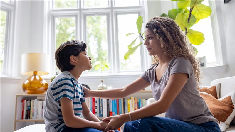 كيف تهيئين ابنك نفسيا للعودة إلى المدرسة بعد إجازة طويلة؟