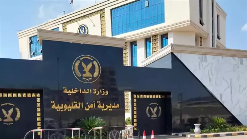 على طريقة “لصوص لكن ظرفاء”.. فرد أمن يسرق 3.6 كيلو ذهب من محل شهير بالعبور