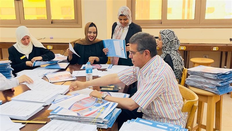 جامعة سوهاج الأهلية تطبق منظومة إلكترونية لتيسير سداد الرسوم وتسليم الملفات