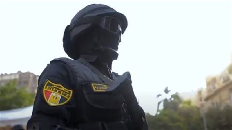 إشارة بالخطأ تفتح أبواب الجحيم، كيف وجدت ربة منزل نفسها متهمة بمحاولة خطف طفلة في المنوفية؟