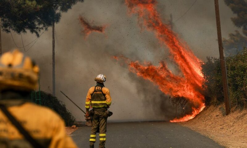 سكان قرية فرنسية يتهمون الإطفاء بالتضحية بهم لإنقاذ منازل الأثرياء