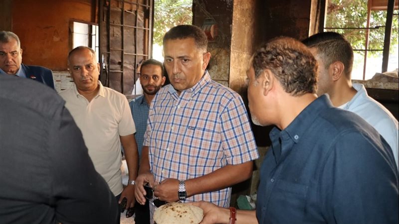 جولة مفاجئة لمحافظ القليوبية على مخابز طوخ للتأكد من الالتزام بالأوزان والمواصفات المعتمدة