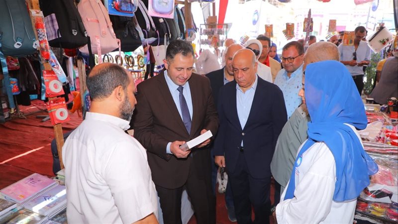 محافظ دمياط يفتتح معرض المستلزمات المدرسية بالسنانية