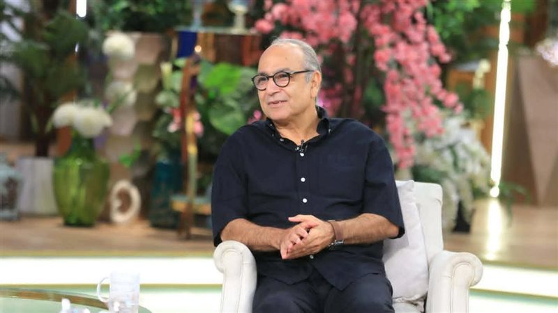 الفنان أحمد كمال وطاقم تمريض مستشفى التأمين الصحي في “معكم منى الشاذلي” غدًا