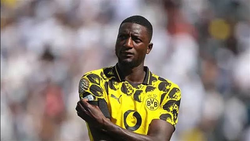 راتب مهاجم بروسيا دورتموند يحسم موقف برشلونة من التعاقد معه