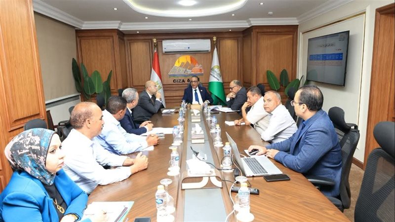 70 عامل نظافة إضافيًا وساحات انتظار جديدة بالعياط، خطة الجيزة لتحسين الخدمات