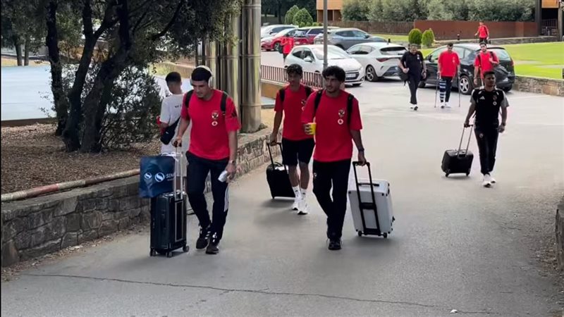 موعد وصول حافلة الأهلي لملعب كامب نو استعدادا لمواجهة برشلونة
