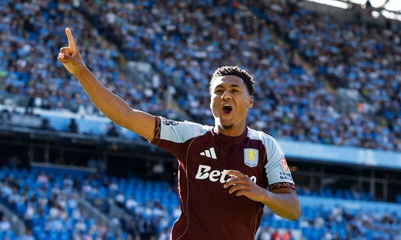 إيمري يعلن رحيل واتكينز إلى الهلال السعودي
