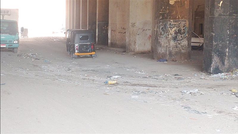 حملات مكثفة بالجيزة لإزالة الإشغالات والمخلفات ووقف مخالفات البناء
