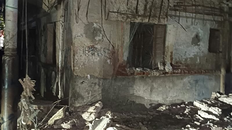 انهيار شرفة منزل بشارع الأتوبيس الجديد بالمنصورة دون إصابات ( فيديو)