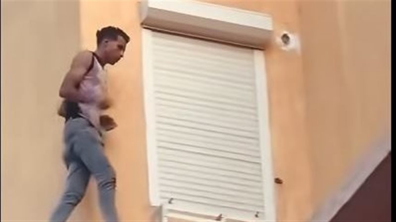 سطو مسلح في الكمبوند الراقي، تفاصيل اقتحام غرفة نوم سيدة ووضع سلاح أبيض على رقبتها (صور)
