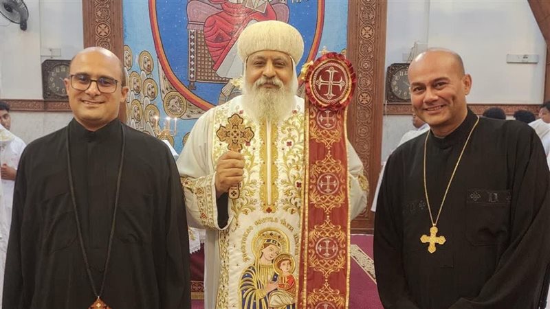 الأنبا ميخائيل يرسم خادمين دياكونين بكاتدرائية السيدة العذراء بحلوان