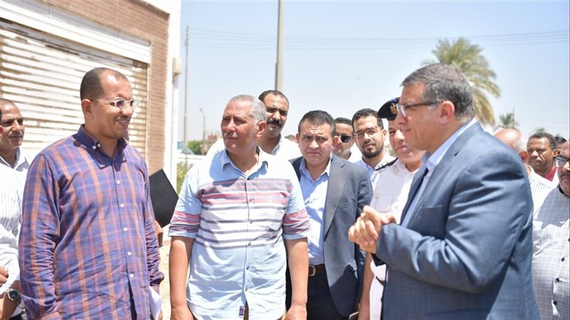 محافظ قنا يشدد على سرعة إنهاء كوبري أعلى مزلقان أبوتشت (فيديو)
