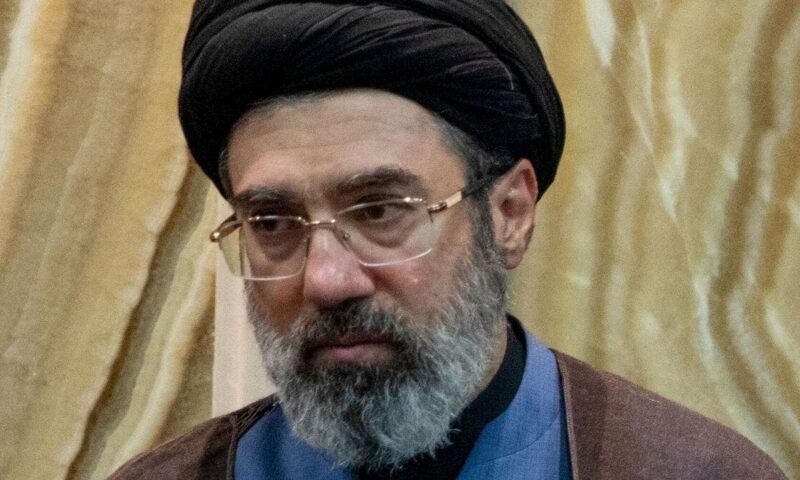 بعد فترة ارتباك.. خامنئي يعيد تشكيل مجلس الأمن وتعيين رضائي