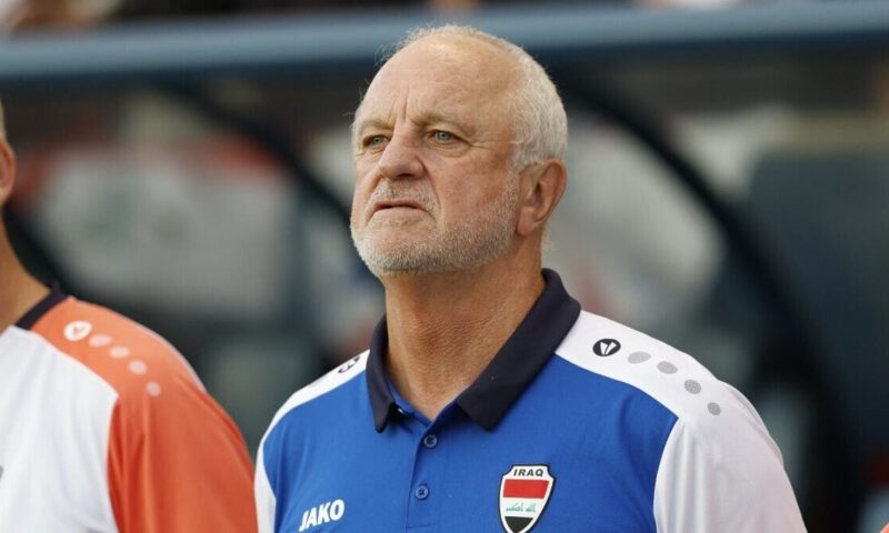 منتخب العراق يمدد عقد أرنولد حتى كأس آسيا 2027