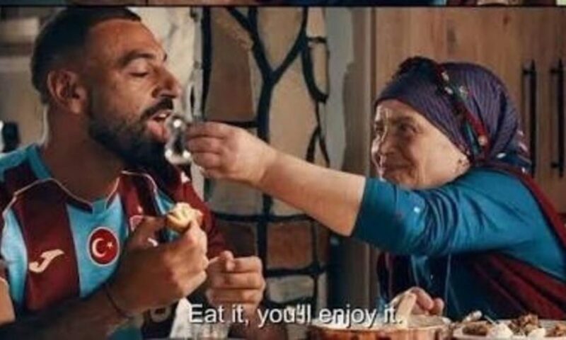 العجوز التي ظهرت مع صلاح في الفيديو: شعرت أنه ابني