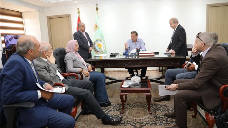 علاء فاروق يبحث مع نواب البرلمان طلبات المواطنين ومشكلات المزارعين (صور)