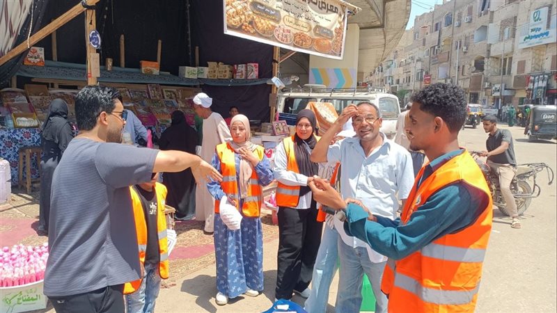 توزيع 250 حقيبة قماشية لمواجهة الأكياس البلاستيكية في قوص بقنا (فيديو وصور)