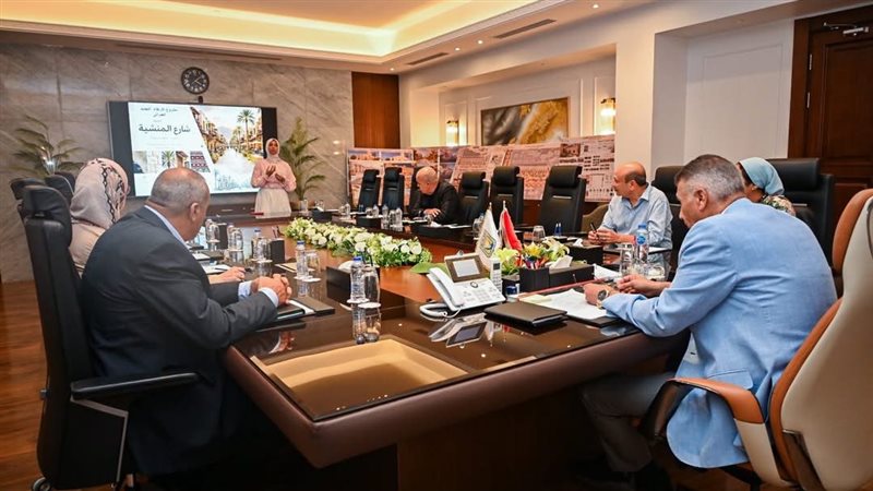 محافظ جنوب سيناء يتابع مشروع الارتقاء والتجديد العمراني بشارع المنشية في الطور