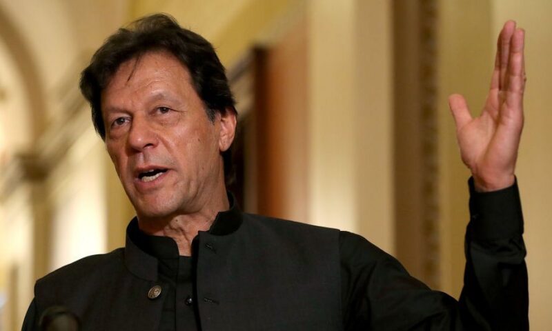 فقد بصره جزئيا.. عودة عمران خان من المستشفى إلى السجن بعد فحص طبي